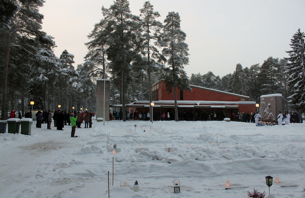 Marianhautausmaa 2012